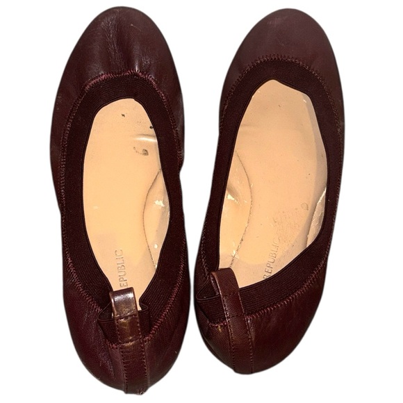 Banana Republic Shoes - Banana Republic Women's Dark Brown Leather Flats Women’s size 6